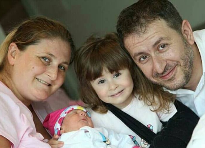 Emine-Erkan Kurtalanın biribirinden güzel kızları.Sevgili Emine'nin ilk kızı tüp bebek ile oldu.İkinci Ada Nilda arkadan sürpriz yapıp geliverdi.